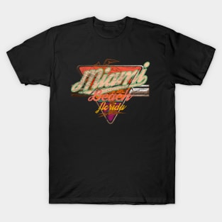 Miami Beach Florida vintage logoMia badge palm tree distressed T-Shirt
